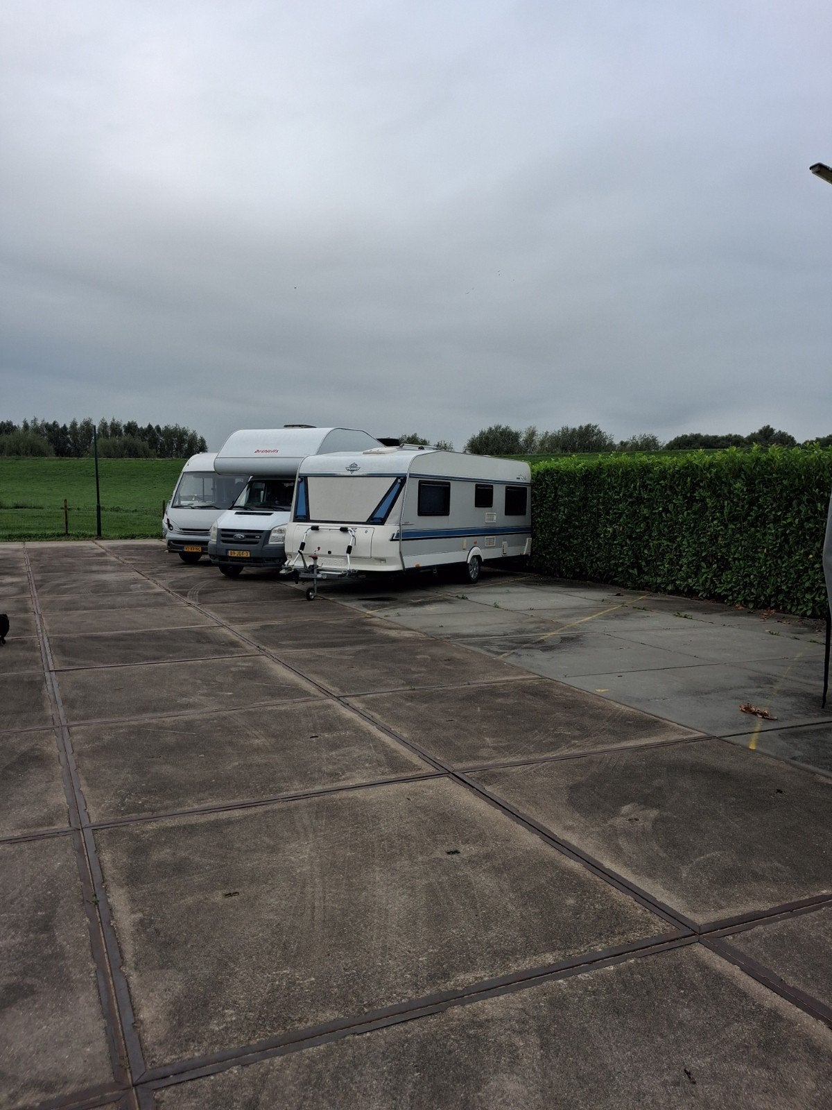 Buitenstalling camper en caravan, Caravans en Kamperen