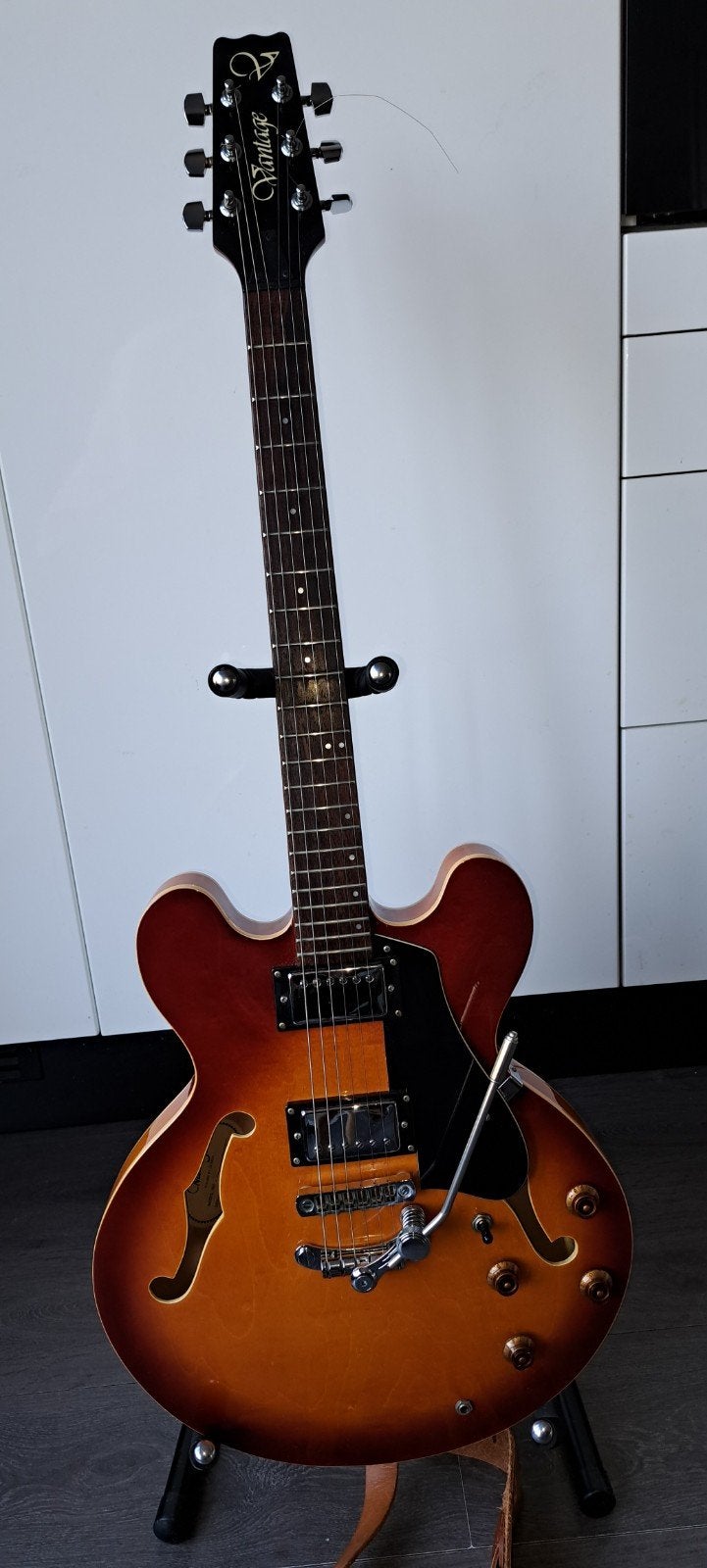 Mooie Vantage 635v, Ophalen of Verzenden, Zo goed als nieuw, Semi-solid body