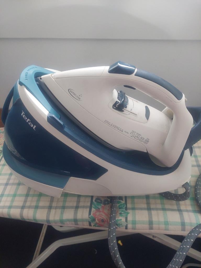 Tefal Stoomstrijkijzer, Witgoed en Apparatuur, Strijkijzers en Strijkplanken, Ophalen, Zo goed als nieuw, Strijkijzer met snoer