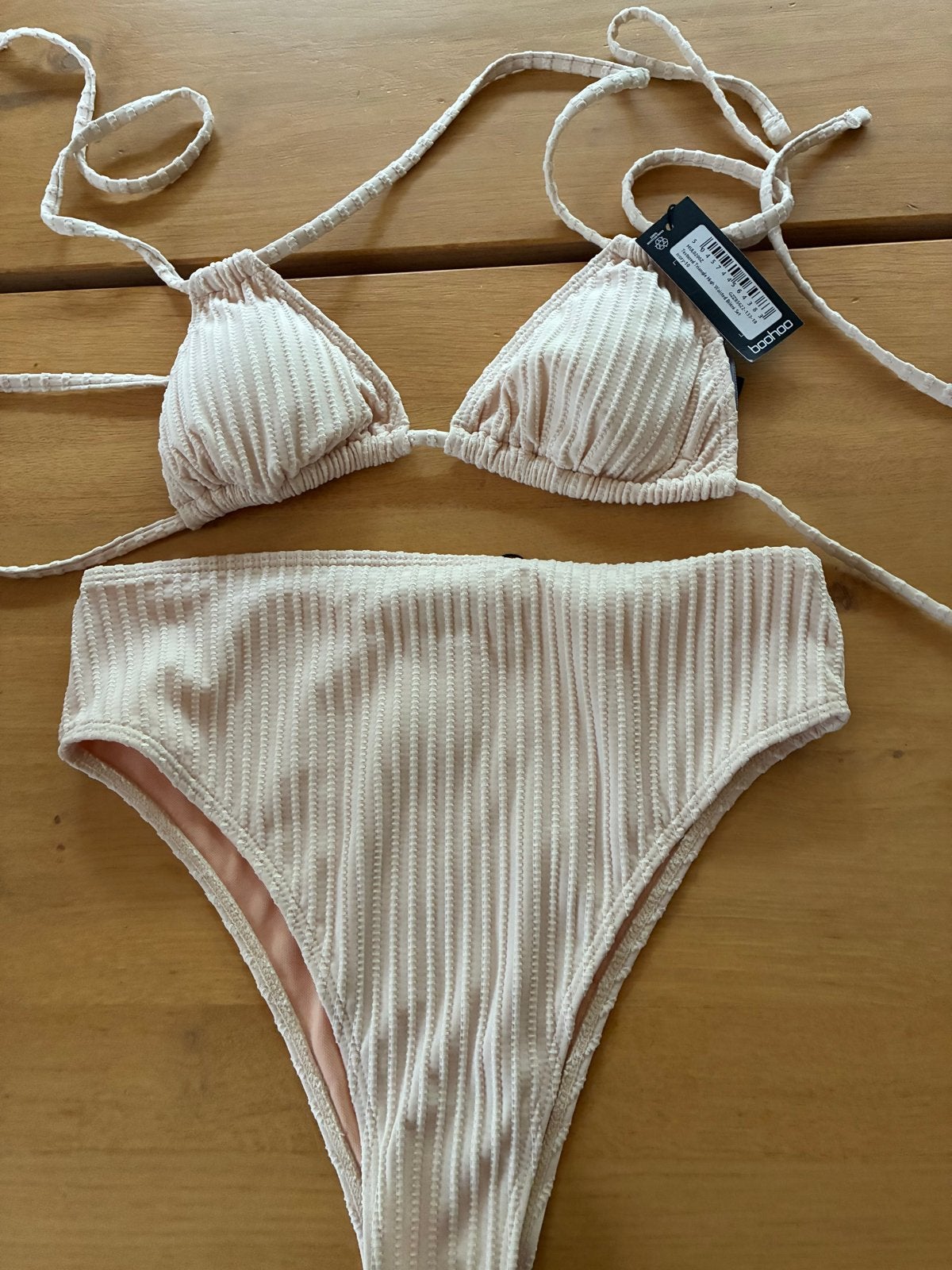 BooHoo bikini ecru halter, cup AB, maat 38, nieuw, Ophalen of Verzenden, Nieuw, Beige, Bikini