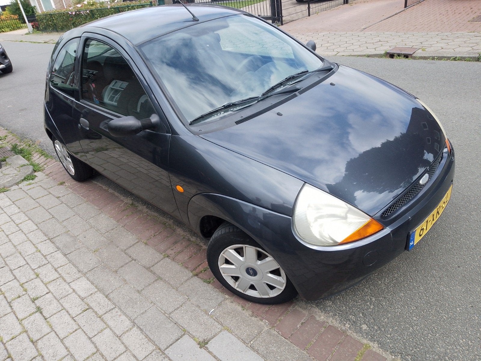 Ford Ka 1.3 I 44KW 2007 Grijs, Auto's, Voorwielaandrijving, 1299 cc, 31 €/maand, 4 cilinders