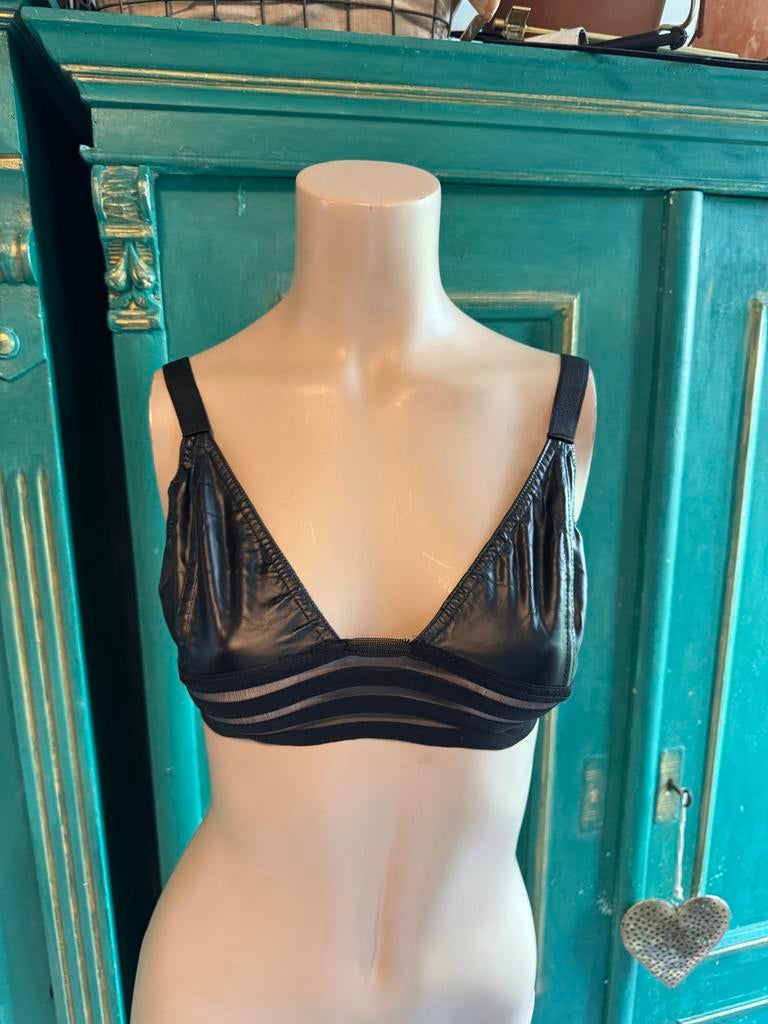 Zwarte latex-look bralette, Gothic/Fetish stijl, Maat M, Ophalen of Verzenden, Zwart, BH