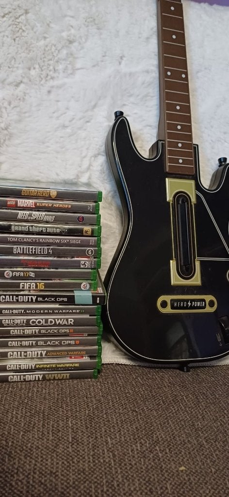 Xbox one spellen met gitaar, Gebruikt, Vanaf 18 jaar, Overige genres, 1 speler