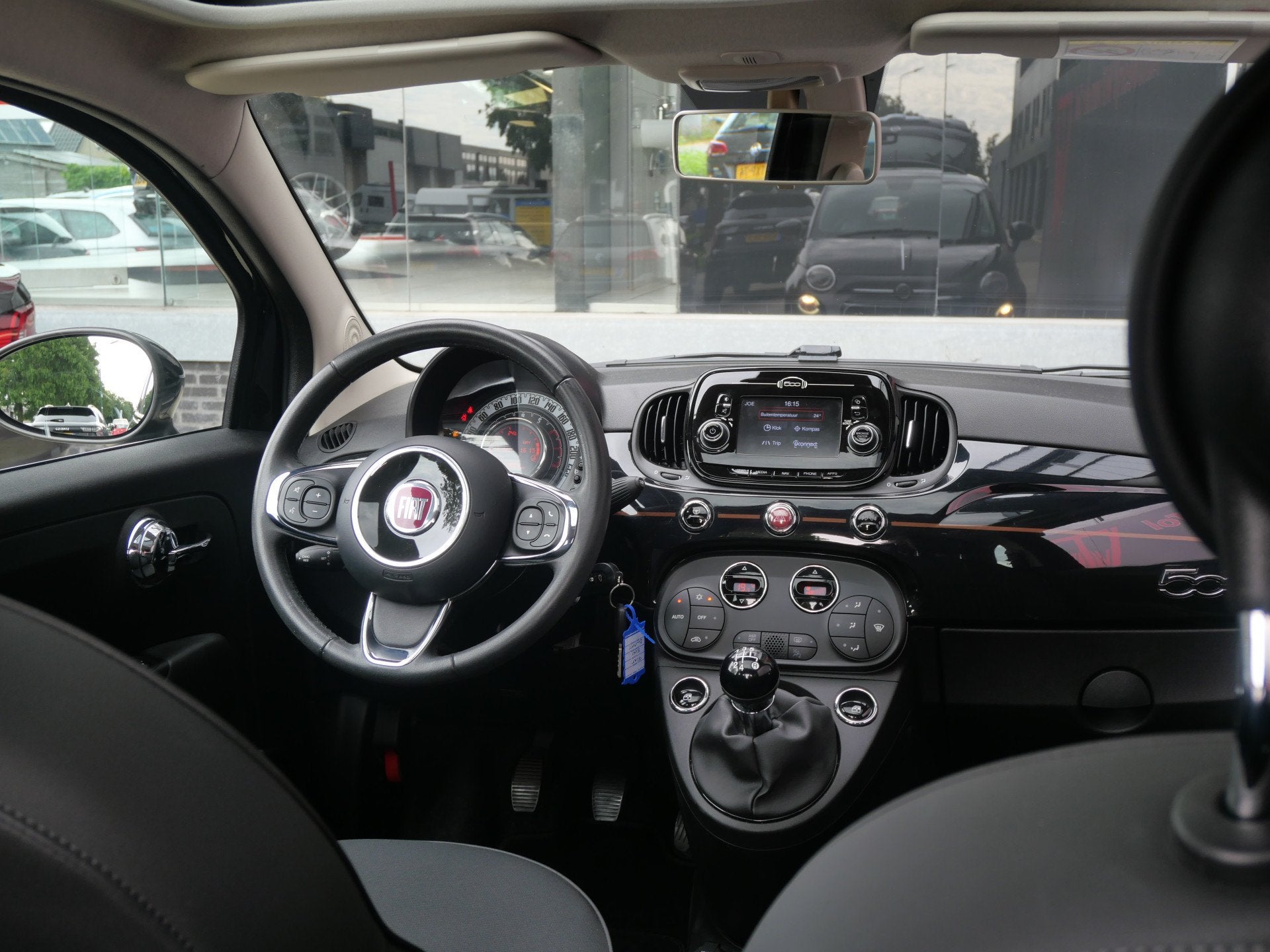 Fiat 500 1.2 COLLEZIONE | PANORAMA | CRUISE | CLIMA | NAVIGA, Auto's, Voorwielaandrijving, Dealer onderhouden, Gebruikt, 4 cilinders