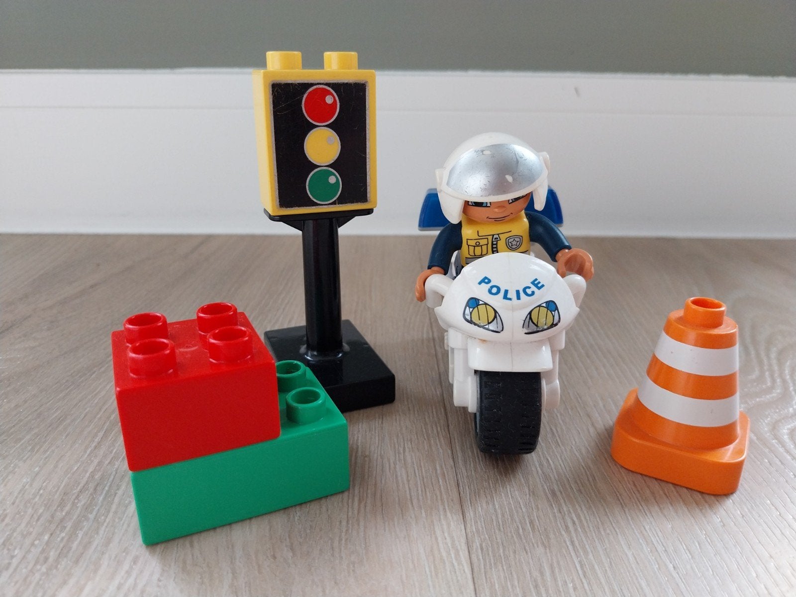 LEGO DUPLO Politiemotor, setnummer 5679, Ophalen of Verzenden, Zo goed als nieuw, Compleet, Duplo