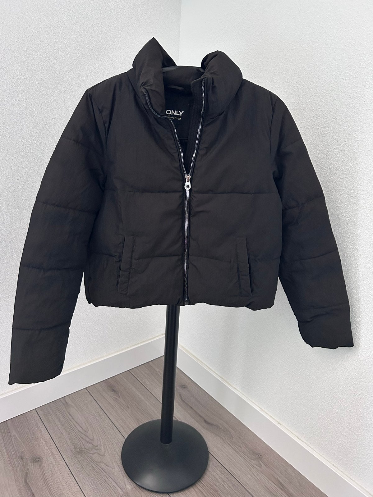 ONLY Zwarte Puffer Jas Maat S, Ophalen of Verzenden, Zo goed als nieuw, Maat 36 (S), Zwart