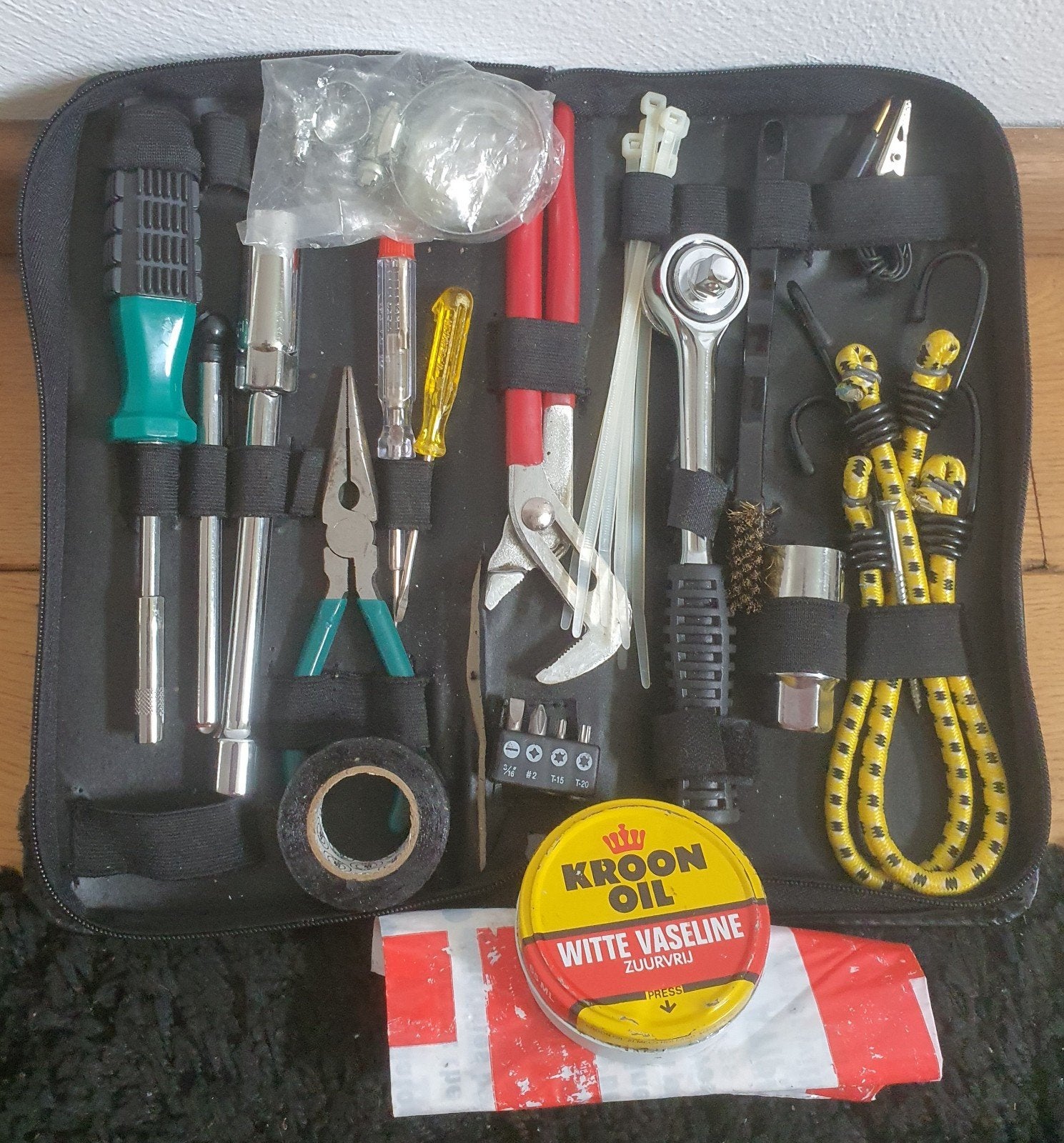 Handige gereedschapset in compacte hoes (fiets / brommer), Ophalen of Verzenden, Gebruikt
