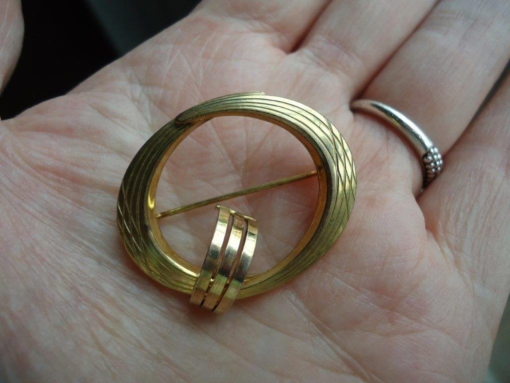 mooie echt zilveren broche goud verguld gemerkt K&L, Gebruikt, Minder dan 4 cm, Ophalen of Verzenden, Goud