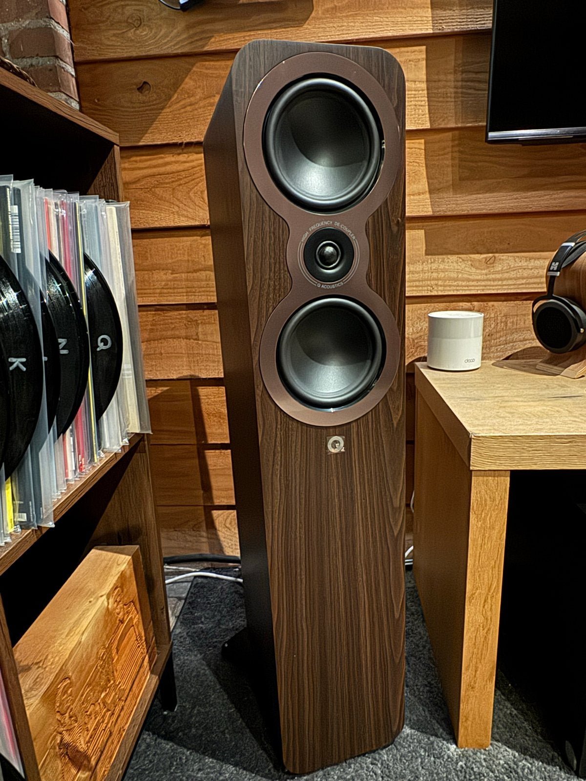 Q Acoustics 3050c – Claro Walnut – Nieuwstaat – 11/2025, Vloerstaande luidspreker, Zo goed als nieuw, Geschikt voor surround/home cinema