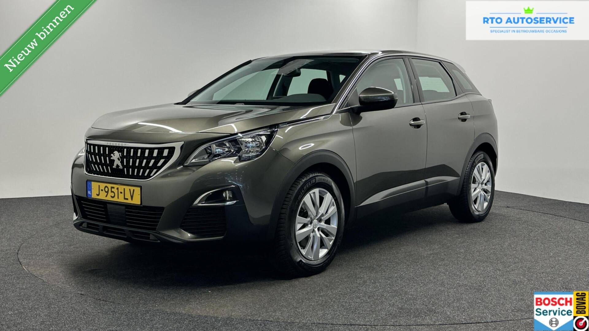Peugeot 3008 1.2 PureTech Blue Lease Executive|Trekhaak|Navi, Voorwielaandrijving, Stof, Gebruikt, 1199 cc