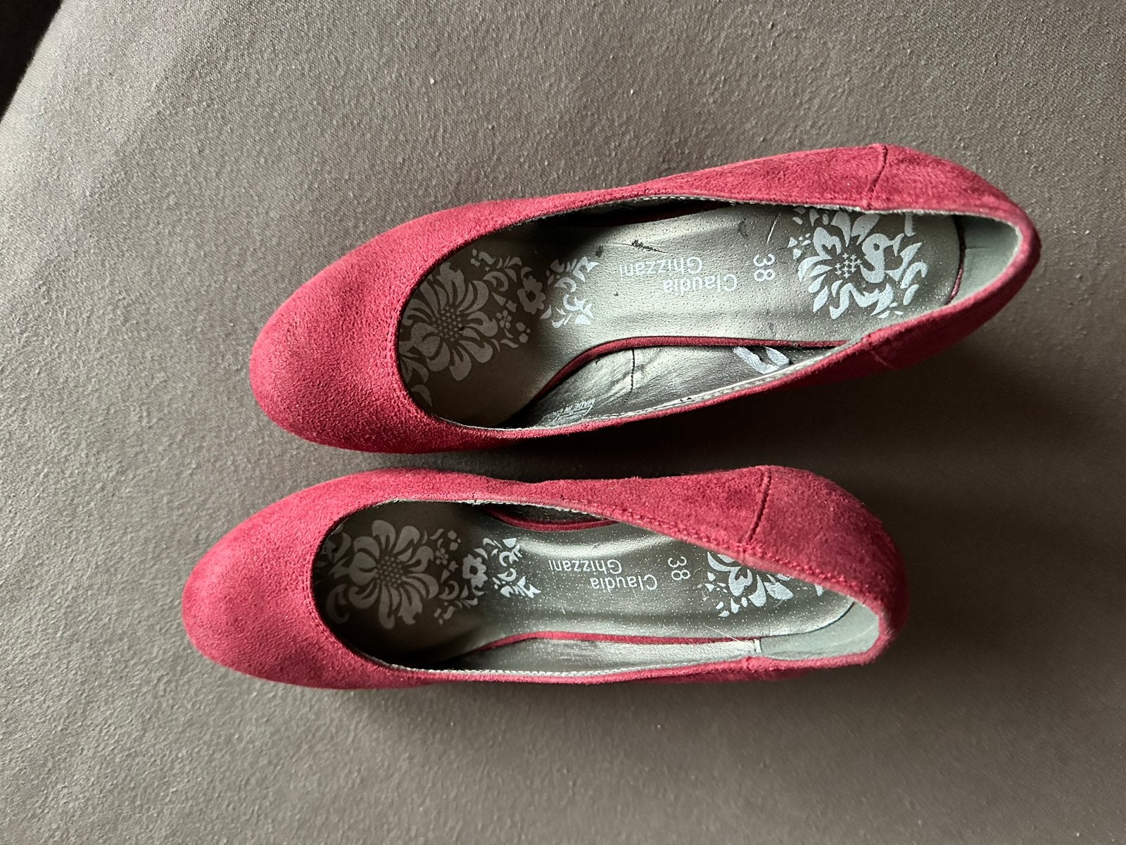 Claudia Ghizzani steenrode pumps, vallen kleiner uit, Ophalen of Verzenden, Gedragen, Rood, Pumps