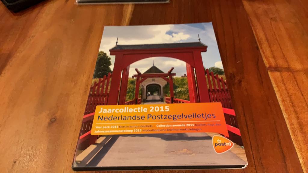 2015 jaarcollectie nederlandse postzegelvelletjes., Verzenden