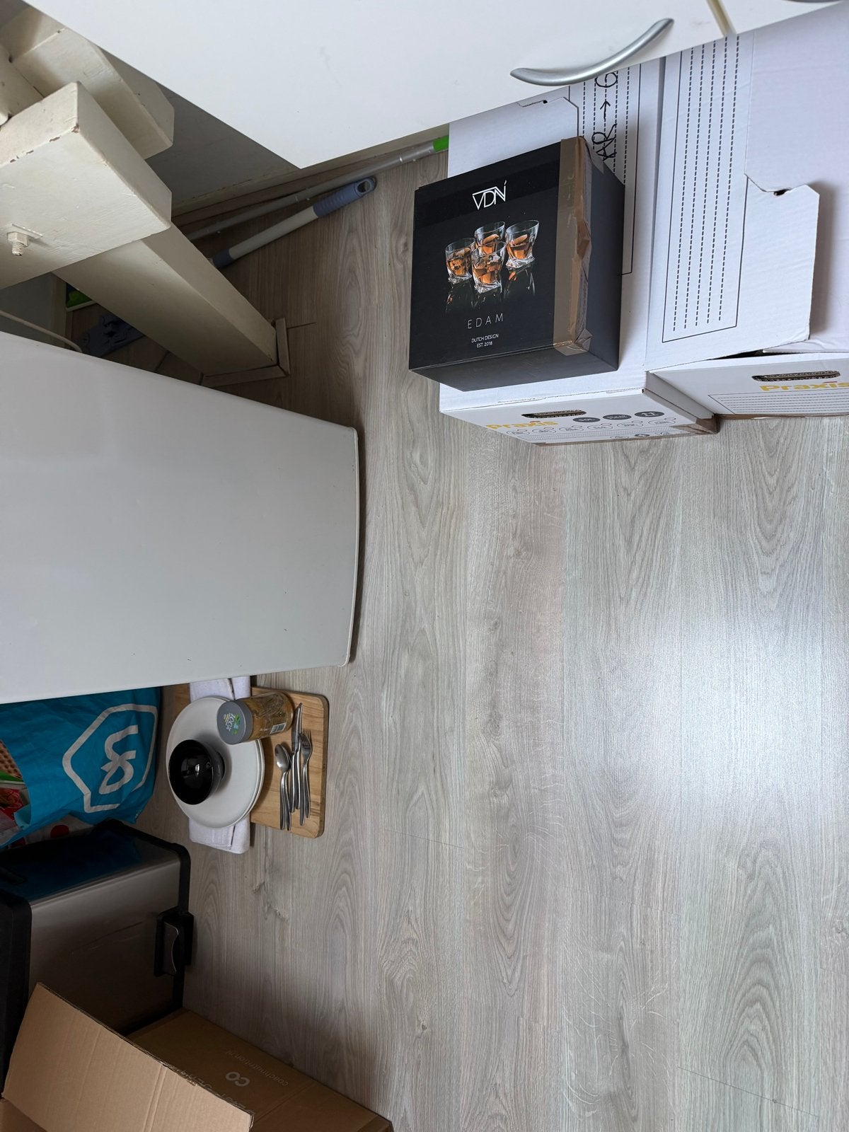 Gratis af te halen: Mooie neutrale witte vloer (ca. 35m2), Ophalen, Gebruikt, Wit, 25 tot 50 m²