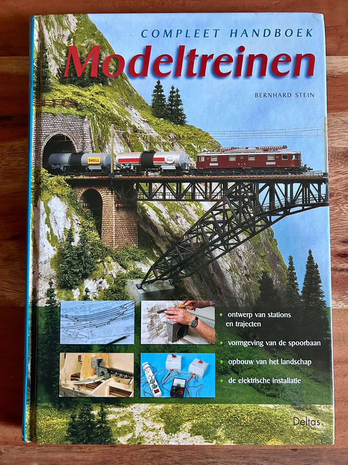 Compleet handboek Modeltreinen - Bernhard Stein - 2001, Hobby en Vrije tijd, Modeltreinen | H0, Overige merken, Gelijkstroom of Wisselstroom
