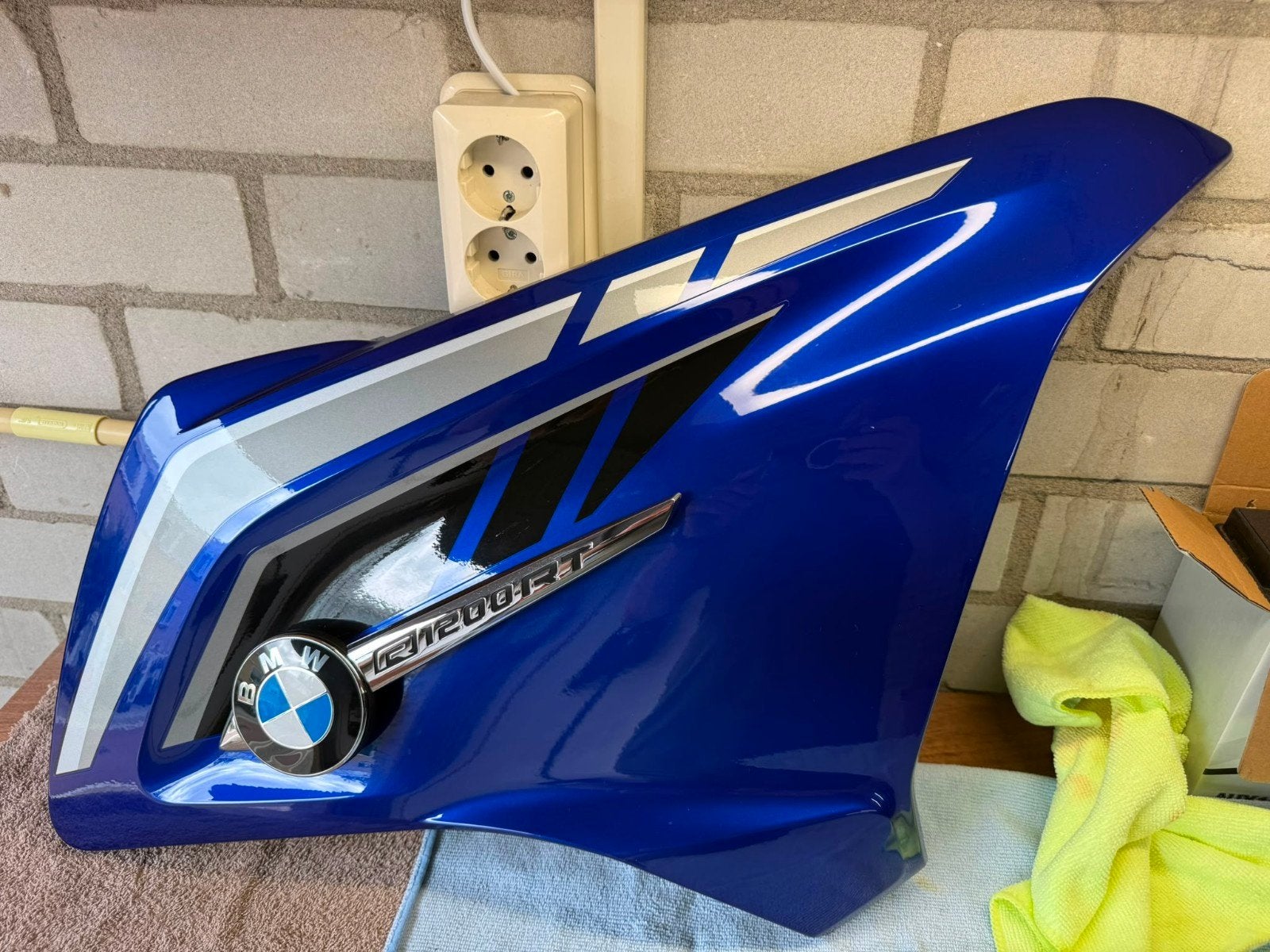 Zij kuipdeel rechts boven voor BMW, Motoren, Ophalen