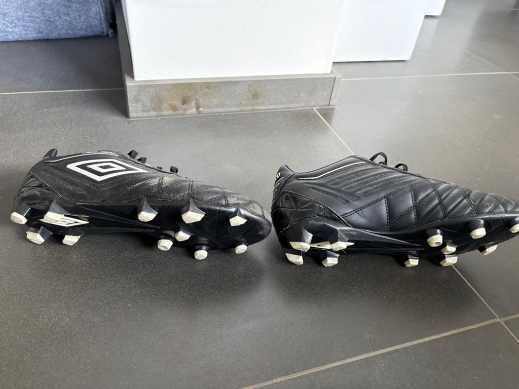 Umbro Voetbalschoenen Zwart - Maat 43, Sport en Fitness, Maat XS of kleiner, Ophalen of Verzenden, Gebruikt, Schoenen