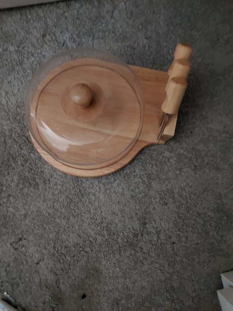 Houten kaasplank met plastic stolp en kaasvorkjes, Hout, Snij-/serveerplank, Ophalen of Verzenden, Zo goed als nieuw