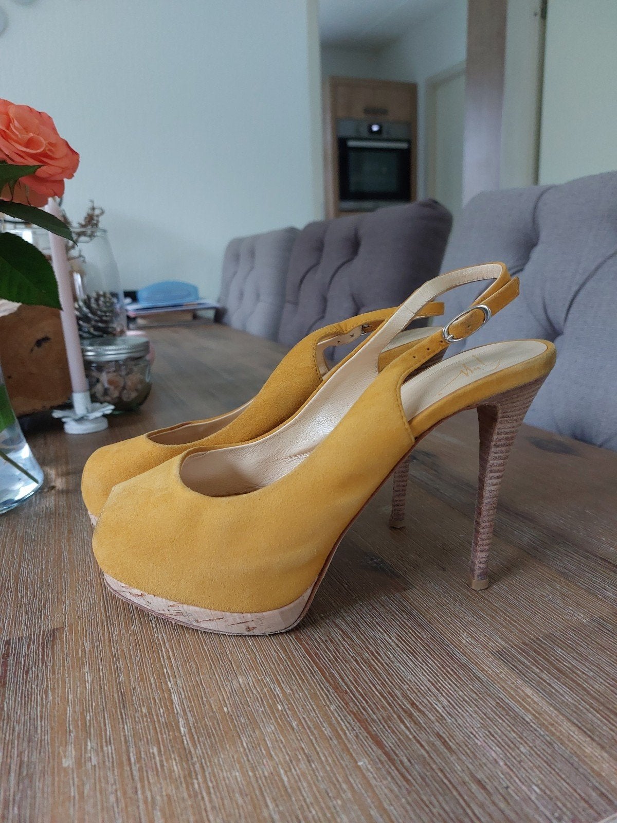 Giuseppe Zanotti pumps, Kleding | Dames, Giuseppe Zanotti, Geel, Ophalen of Verzenden, Zo goed als nieuw