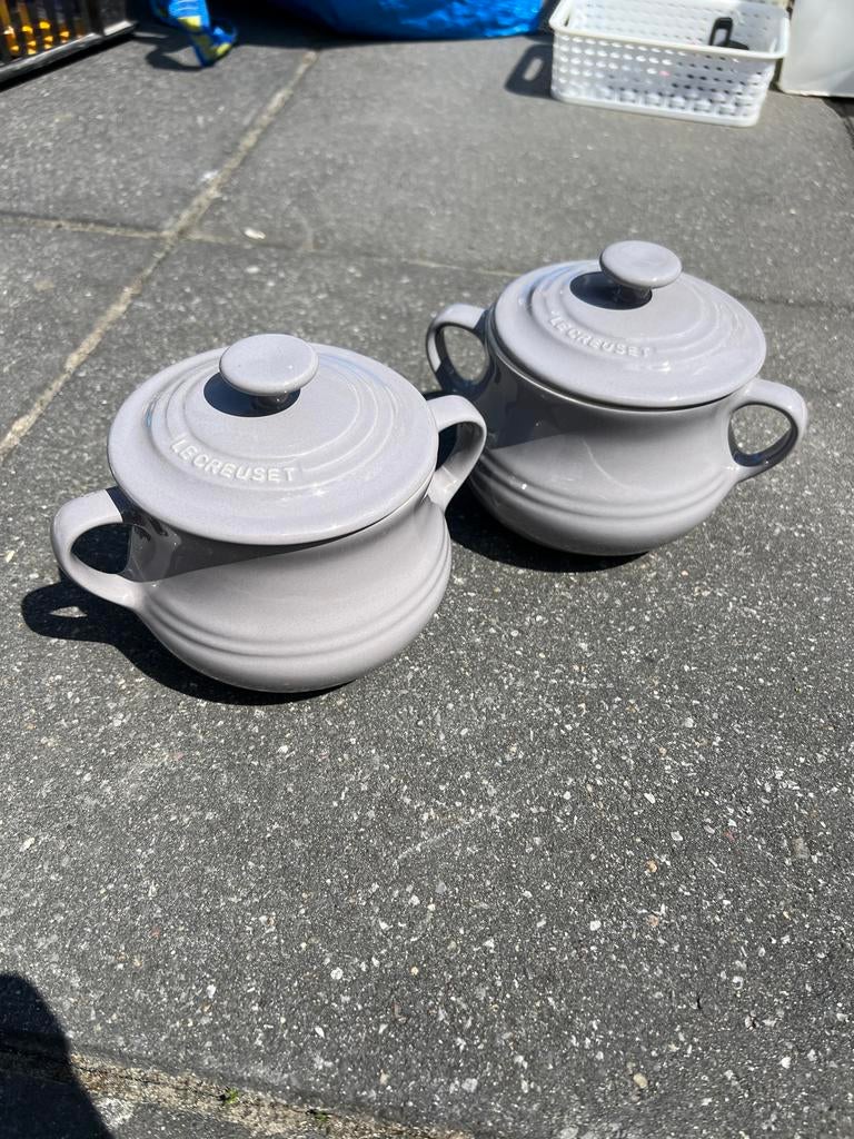 Le Creuset soepkom(men) met deksel - Grijs, Keramiek, Ophalen of Verzenden, Zo goed als nieuw, Kom(men)