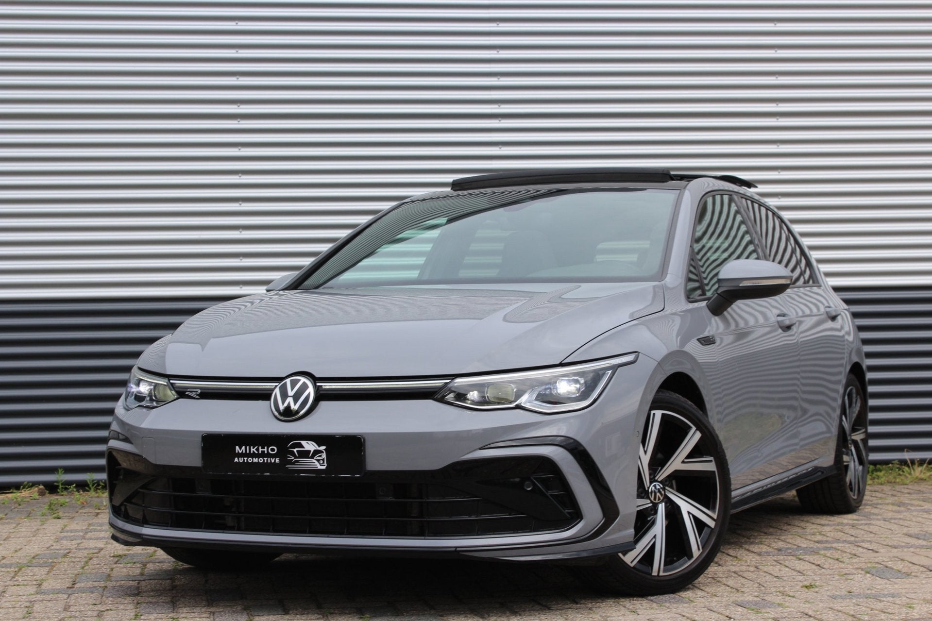 Volkswagen Golf 1.5 eTSI 3x R-Line | Panoramadak | Harman Ka, Auto's, Dealer onderhouden, Zwart, 4 cilinders, 150 pk