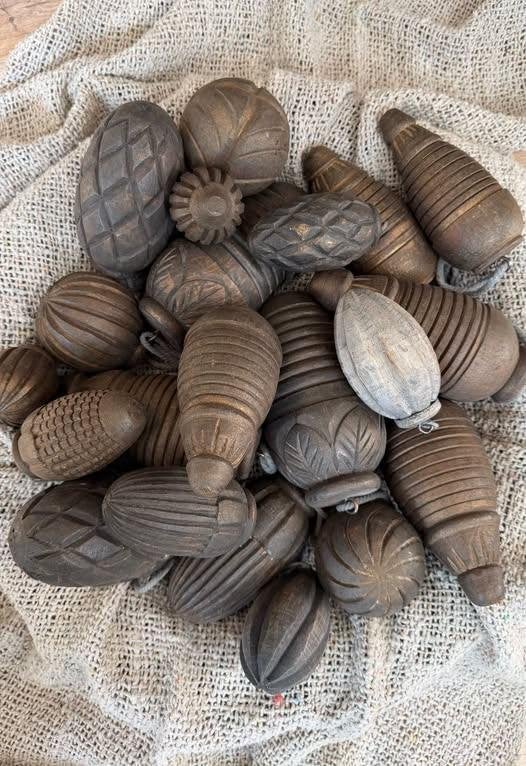 sfeervolle houten ornament aan touw, Hout, -, =, -