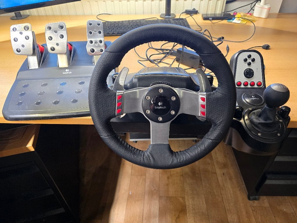 Logitech G27 Racestuur met Force Feedback, Ophalen, Zo goed als nieuw, Logitech