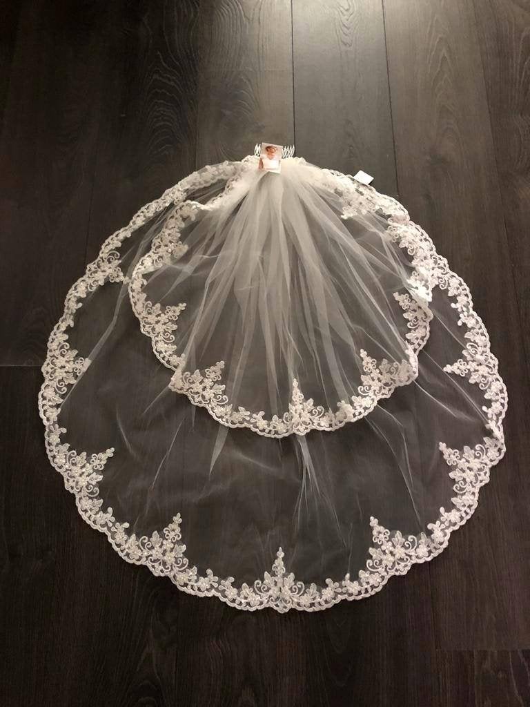 Nieuwe luxe bewerkte kanten sluier licht ivoor S125, Kleding | Dames, Trouwkleding en Trouwaccessoires, Ophalen of Verzenden, Nieuw