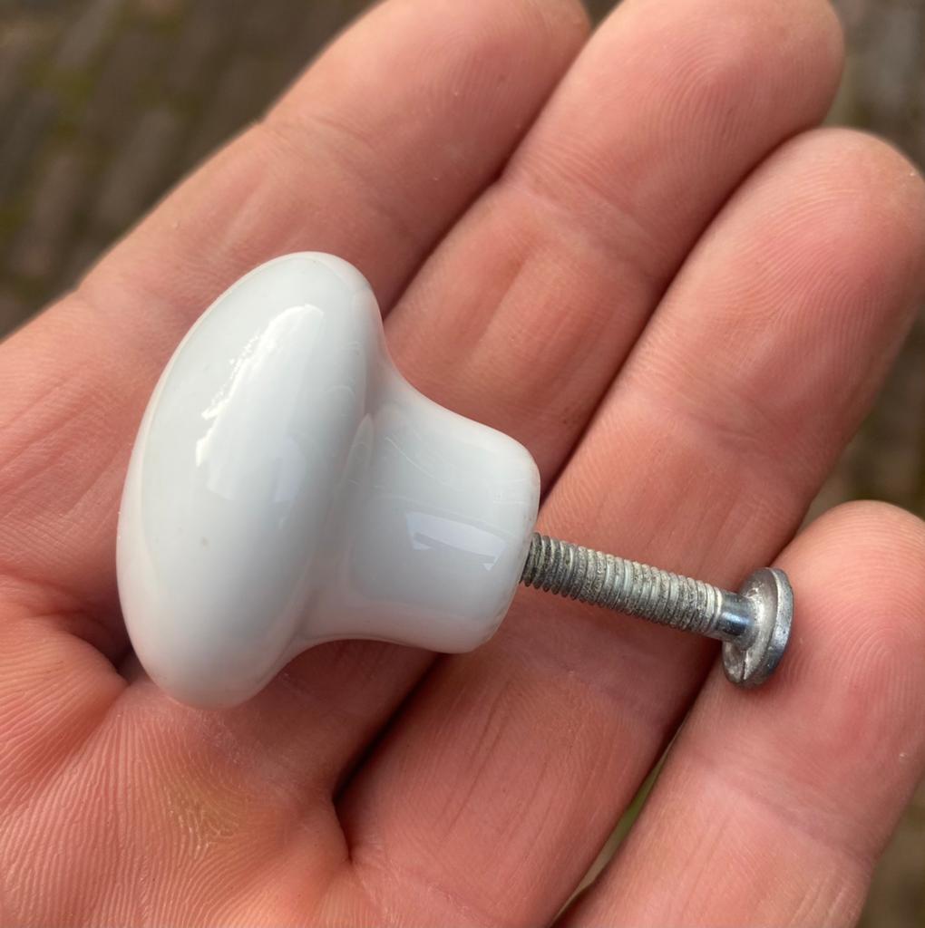 15 Witte Keramische Kastknoppen 33mm, Ophalen of Verzenden, Gebruikt, Overige materialen, Overige typen