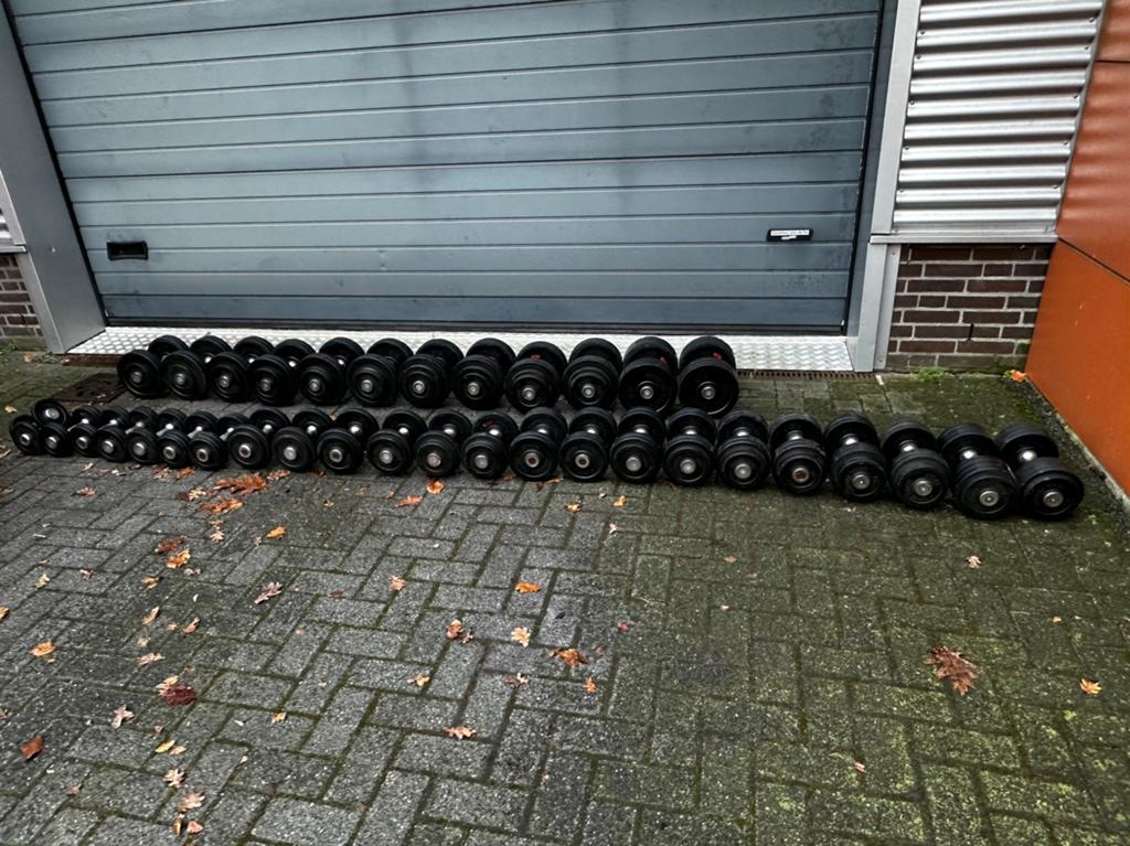 Vaste rubberen dumbells 5kg t/m 40kg, Sport en Fitness, Fitnessmaterialen, Ophalen, Gebruikt, Dumbbell