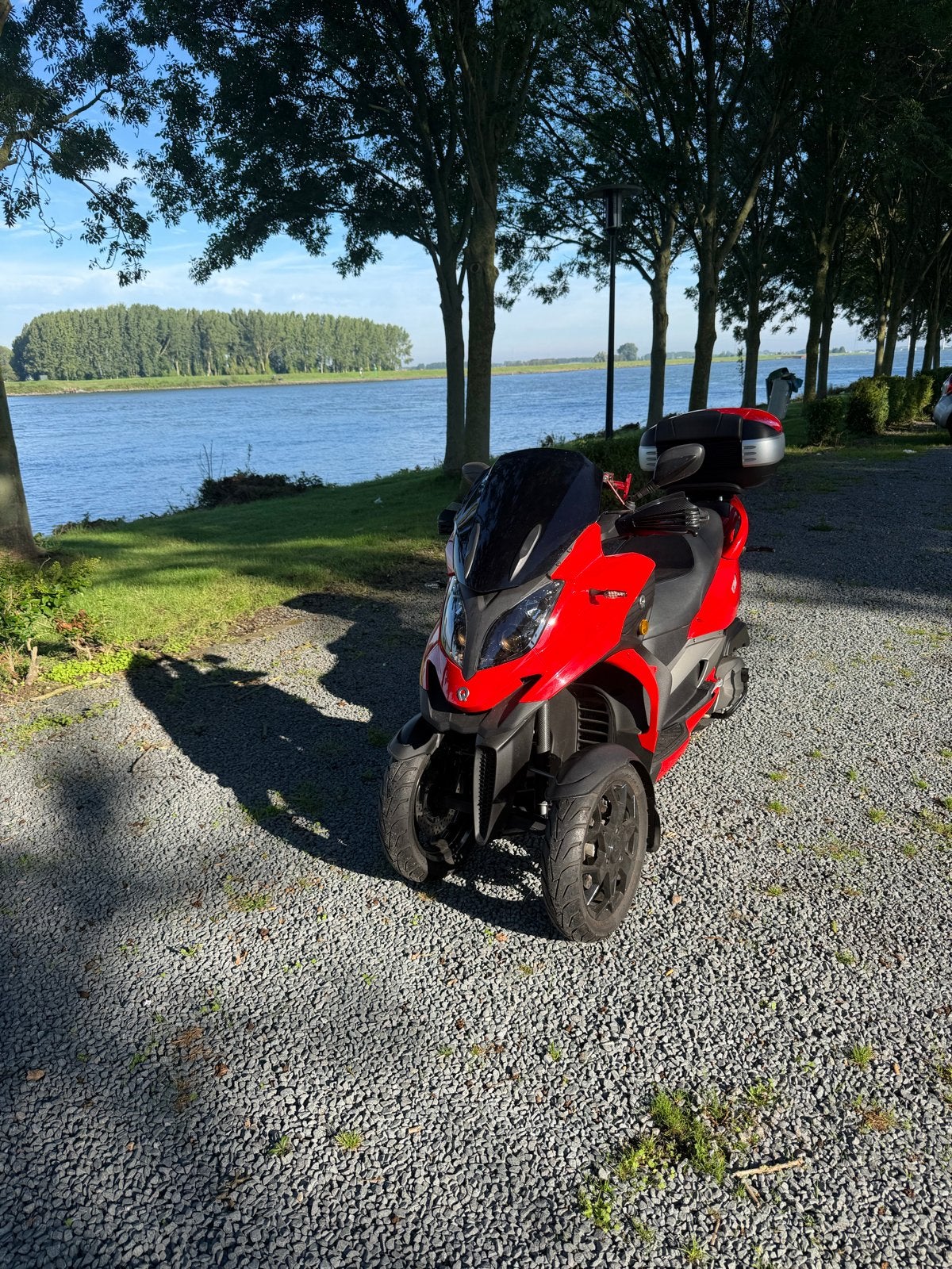 Quadro QV3 driewieler motorscooter - Rood, Ophalen, 400 cc, Zo goed als nieuw