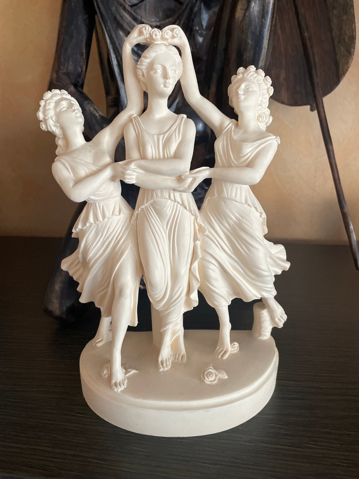Beeldje van de Drie Gratiën - Klassieke Danseressen, Groep mensen, Ophalen of Verzenden, Handgemaakt, 20 - 50 cm