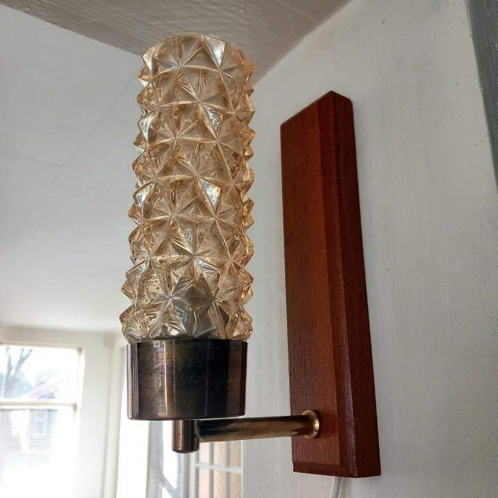 Wandlampje van hout met parelmoer glazen kap, Ophalen of Verzenden, Gebruikt, Glas, Vintage, Retro