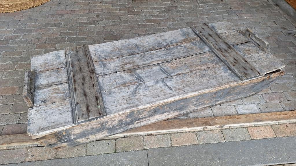 Oude kist, 133Lx55Bx25H, Ophalen