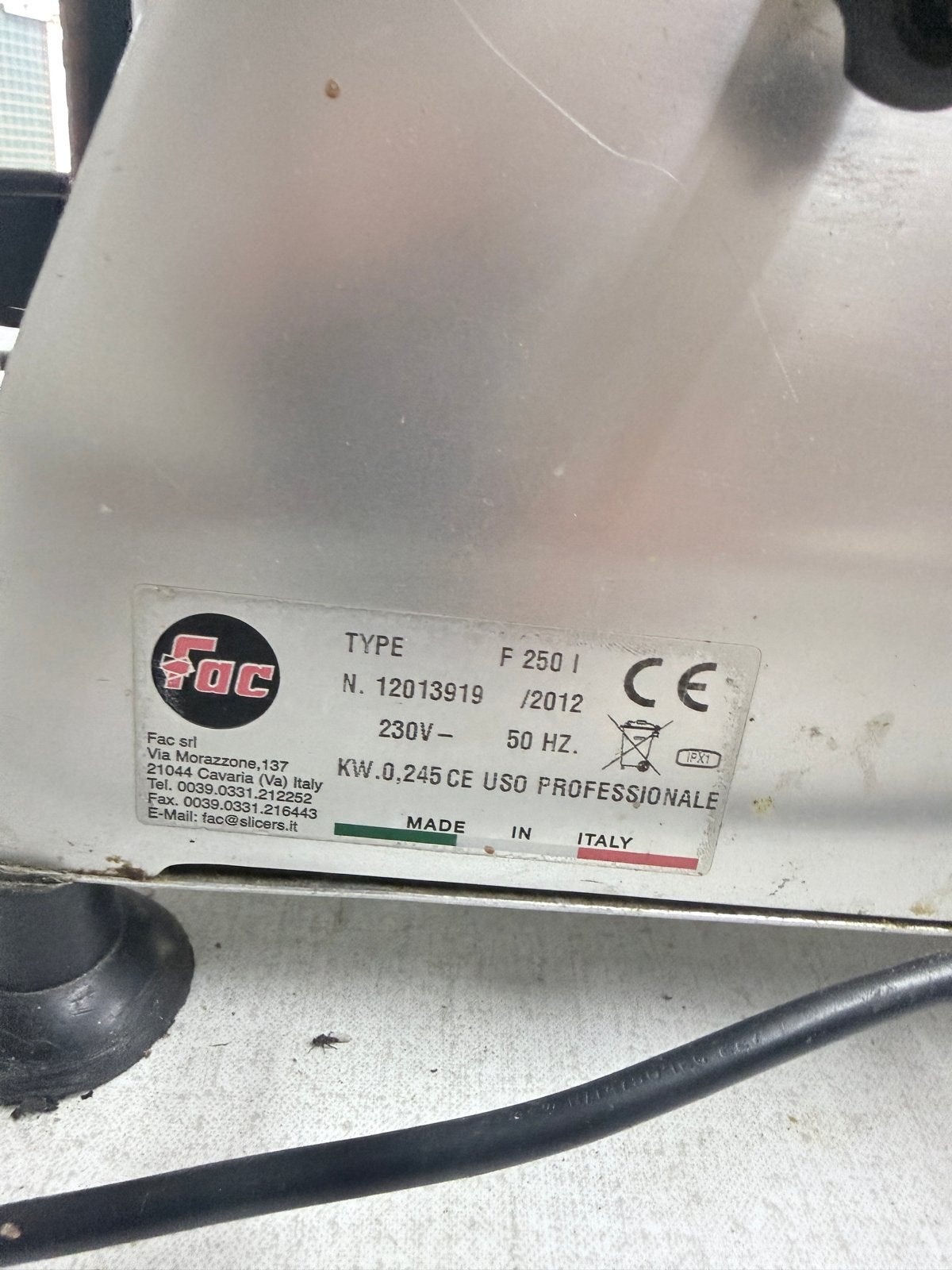 Vleessnijmachine FAC (Italië) met messenslijper, Ophalen, Gebruikt