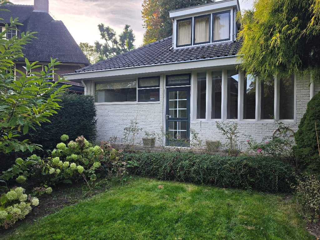 PER DIRECT TE HUUR – Lichte kantoor-/praktijkruimte in Velp, 50 m², Huur, Praktijkruimte