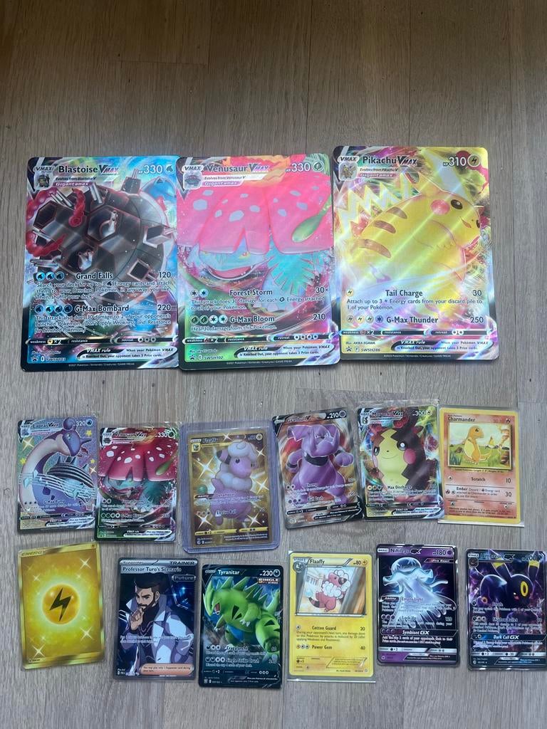 Pokémon Kaarten: 3 Grote VMAX & 12 Kleine Kaarten, Ophalen of Verzenden, Zo goed als nieuw, Meerdere kaarten, Foil