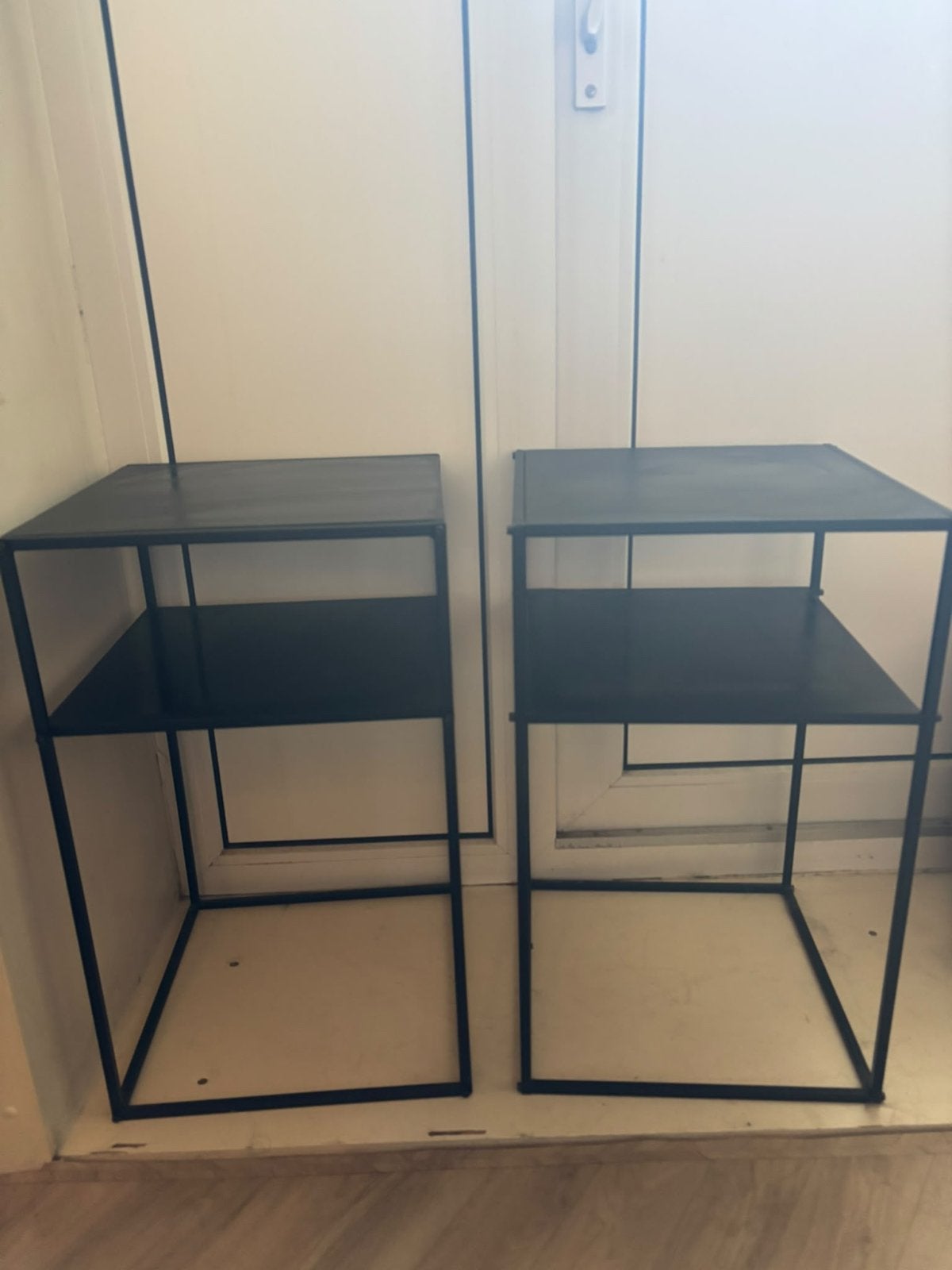 Set van 2 zwarte metalen nachtkastjes, Ophalen, Minder dan 45 cm, Metaal of Aluminium, 55 tot 70 cm