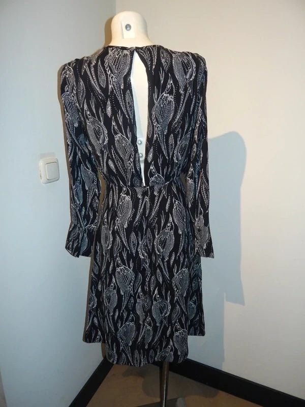 Essentiel Antwerp zwarte jurk witte vogel print open rug 38, Kleding | Dames, Jurken, Maat 38/40 (M), Zo goed als nieuw, Meerkleurig