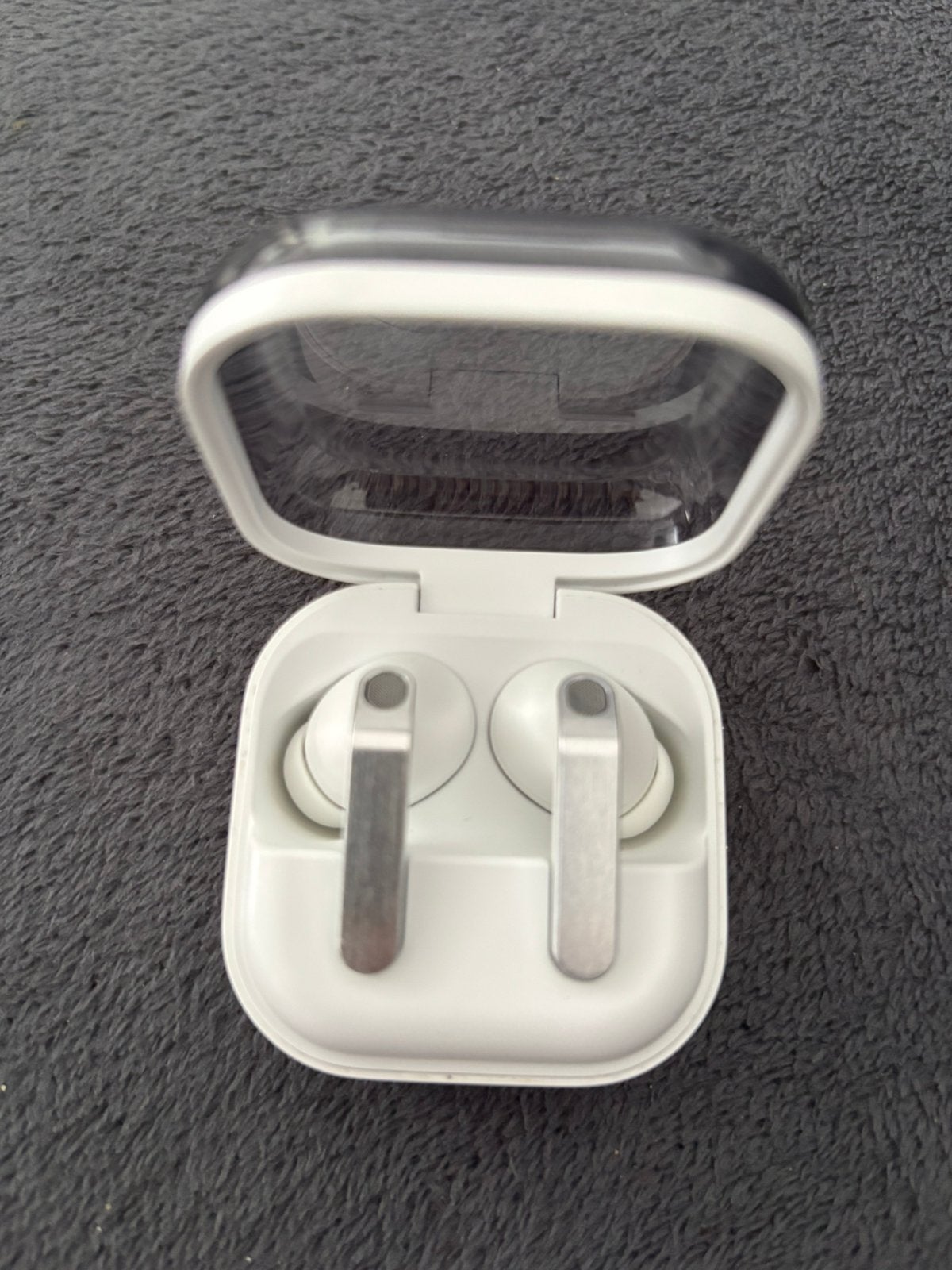 AirPods Pro gevonden in de tram, Ophalen of Verzenden, Zo goed als nieuw
