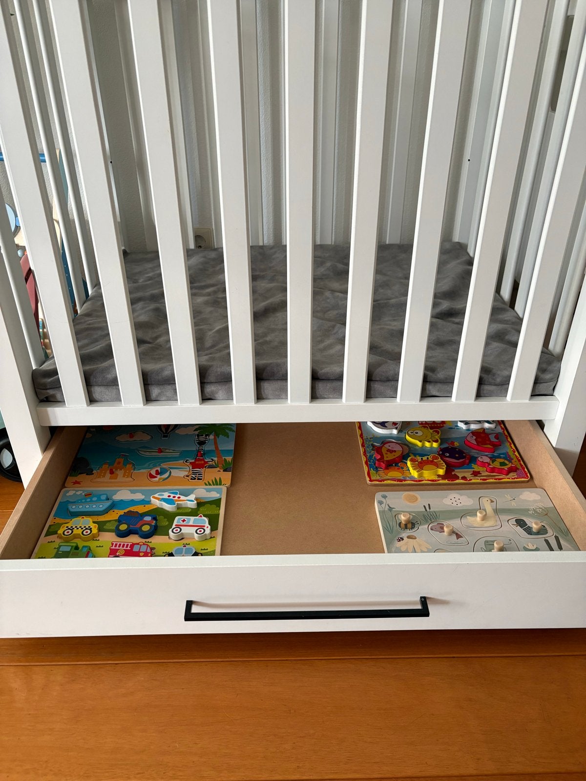 Baby box: Kidsmill dik box matras + verlours grijze hoes, Ophalen, Vierkant, Zo goed als nieuw, In hoogte verstelbaar