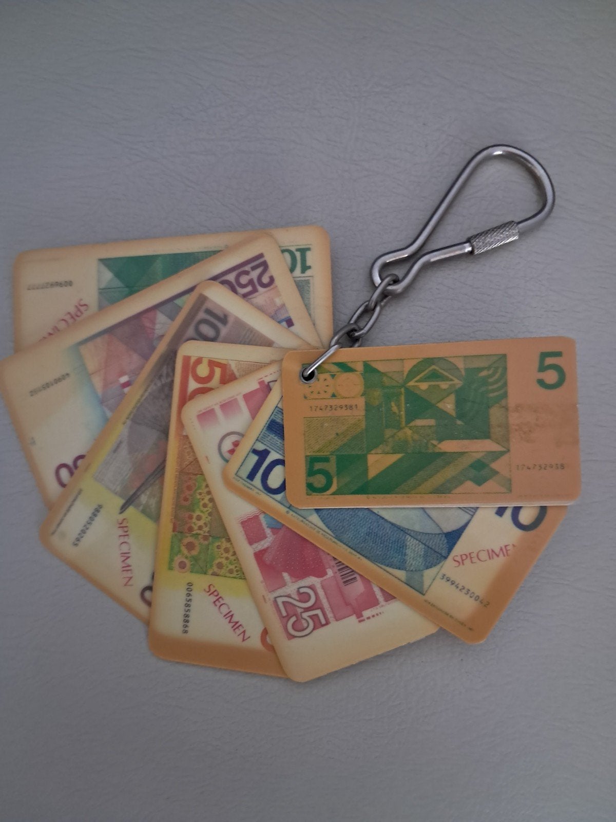 sleutelhanger van oud papier geld, Ophalen of Verzenden, Nieuw