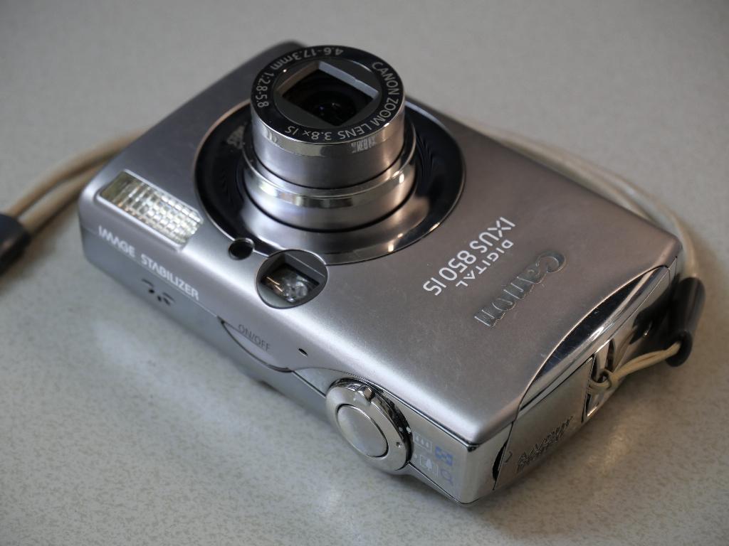Canon IXUS 850 met defect, Audio, Tv en Foto, Fotocamera's Digitaal, Ophalen of Verzenden, Canon, Geen optische zoom