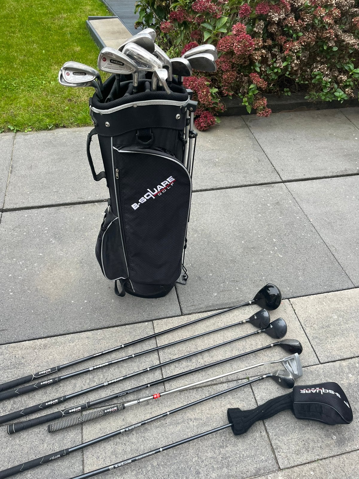 Golf clubs ,één set met tas en losse clubs