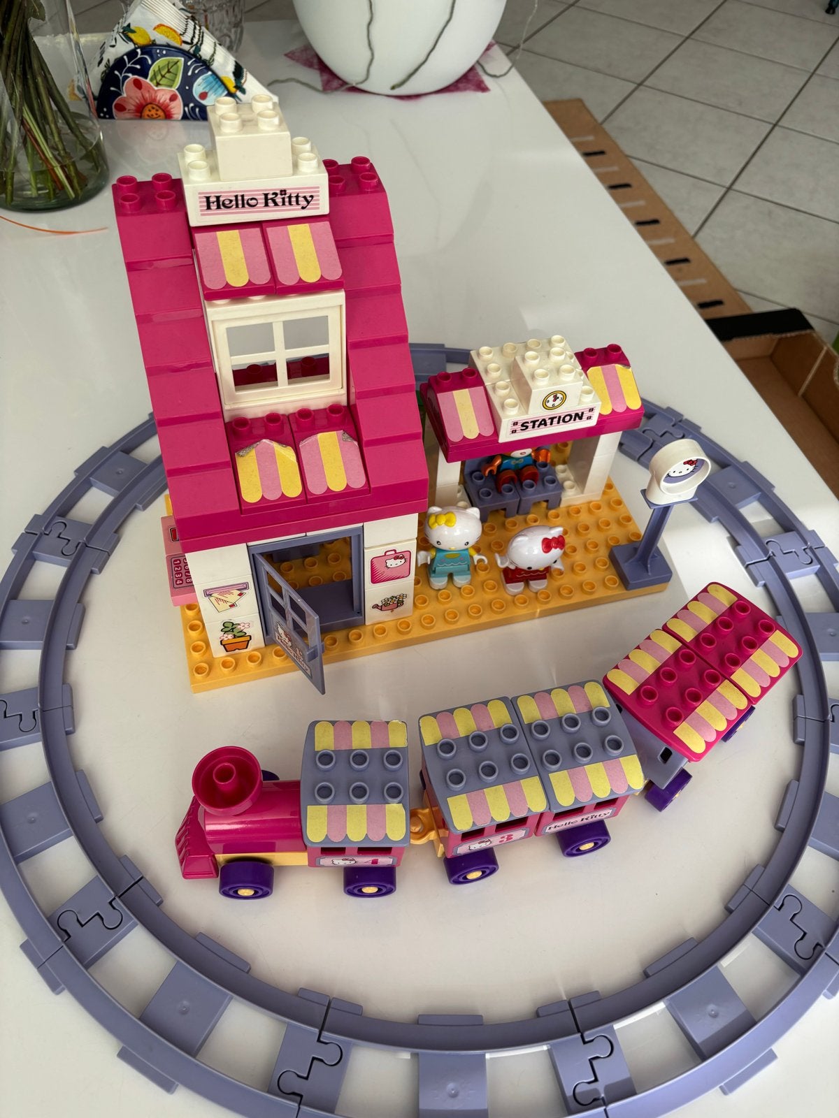 Hello Kitty Trein en Station Bouwset, Ophalen, Zo goed als nieuw, Overige merken