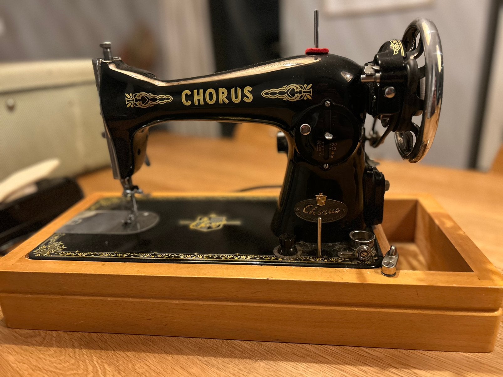 Vintage Chorus naaimachine – jaren ’50 – compleet met koffer, Ophalen