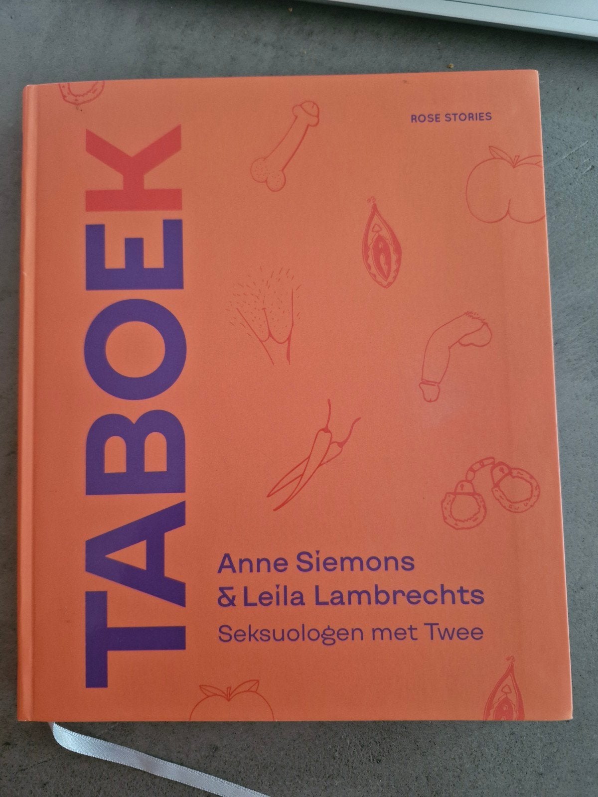 Taboek: Alles over seksualiteit door Seksuologen met Twee, Ophalen of Verzenden, Zo goed als nieuw, Anne Siemons & Leila Lambrechts