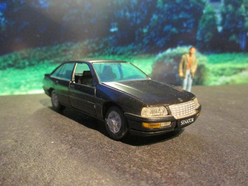 1/43 Opel Senator B - Gama metallic-antraciet, Ophalen of Verzenden, Zo goed als nieuw, Auto, Overige merken