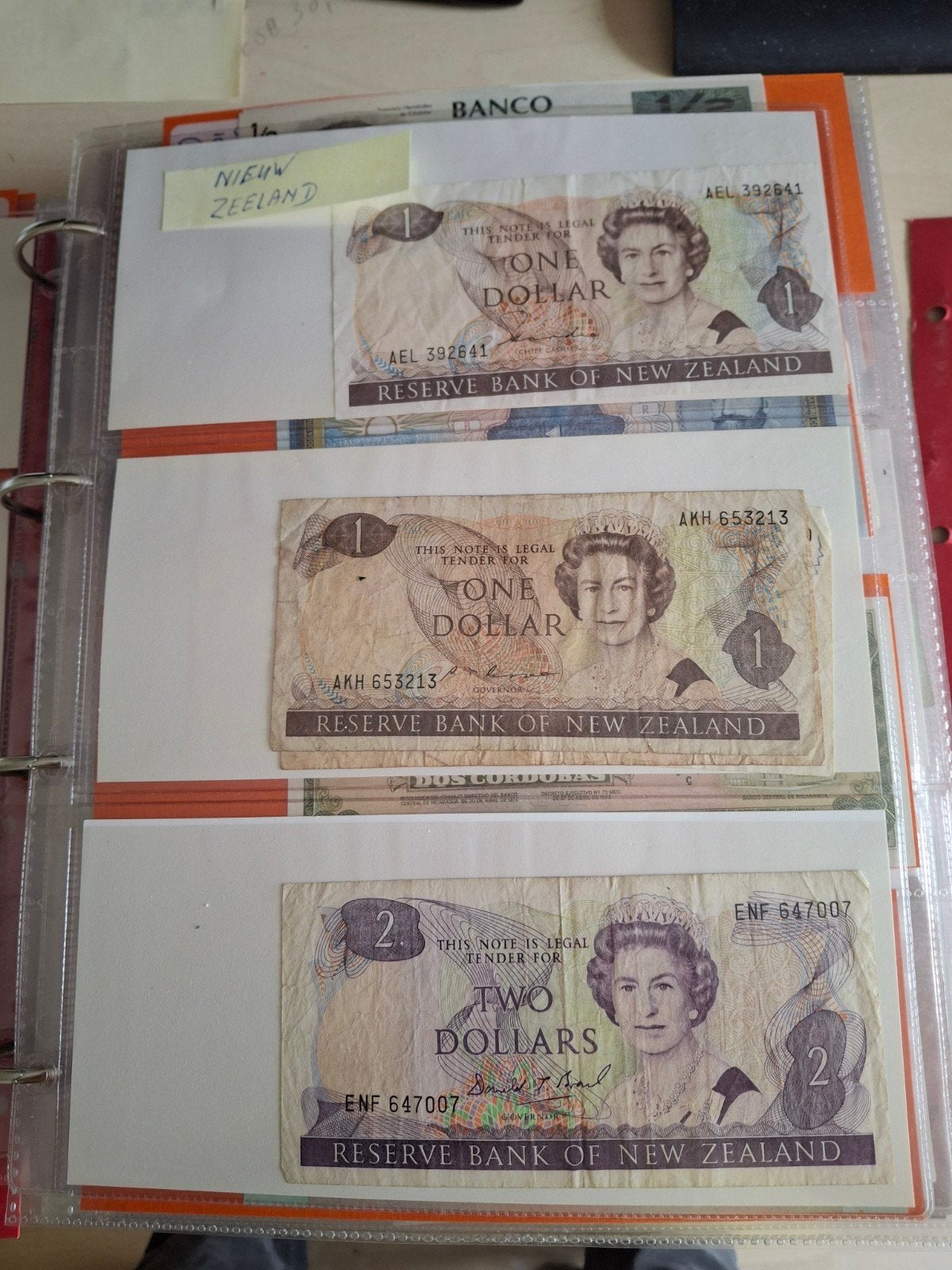3 Nieuw-Zeelandse biljetten: 2x 1 Dollar, 1x 2 Dollar, Ophalen of Verzenden, Setje