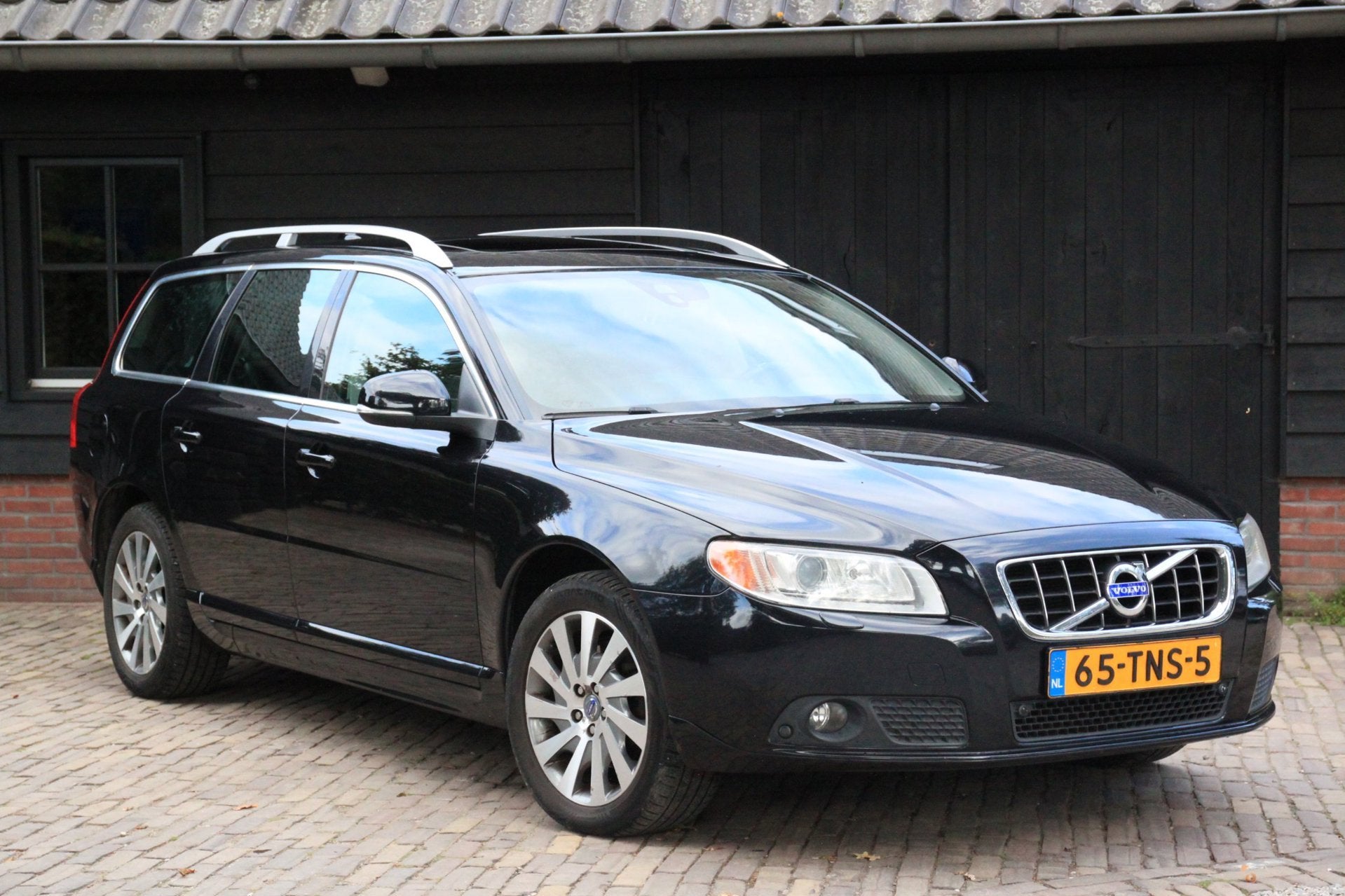 Volvo V70 1.6 T4 Limited Edition Elek-Dak/Xenon/Leer/Parkeer, Gebruikt, Zwart, Zwart, 1600 kg
