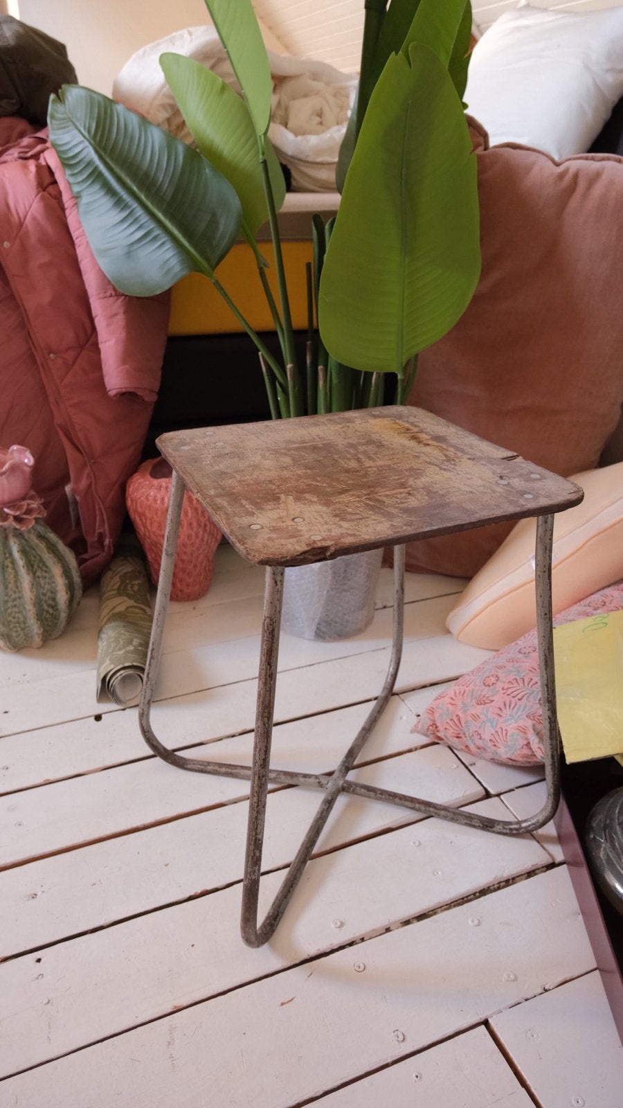 Vintage industrieel krukje, Huis en Inrichting, Ophalen, Gebruikt, Hout